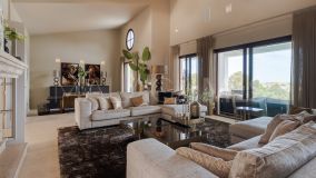 Villa for sale in El Herrojo, Benahavis