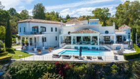 Villa for sale in El Herrojo, Benahavis