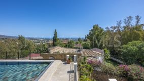 Villa for sale in El Herrojo, Benahavis