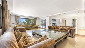 Villa for sale in El Herrojo, Benahavis