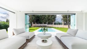Villa en venta en Nueva Andalucia, Marbella