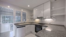 Zweistöckiges Penthouse zu verkaufen in Marina Puente Romano, Marbella Goldene Meile