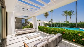 Villa en venta en Los Monteros Playa, Marbella Este