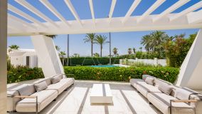 Villa en venta en Los Monteros Playa, Marbella Este
