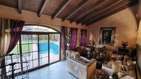 Villa for sale in Parcelas del Golf, Nueva Andalucia