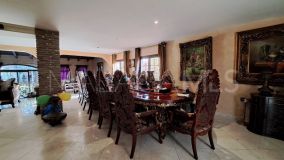 Villa for sale in Parcelas del Golf, Nueva Andalucia