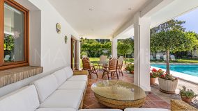 Villa en venta en Guadalmansa Playa, Estepona Este