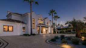 Villa for sale in La Cerquilla, Nueva Andalucia
