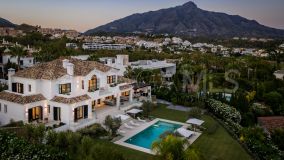 Villa for sale in La Cerquilla, Nueva Andalucia