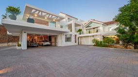 Villa for sale in El Almendro, Benahavis