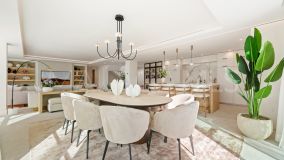 Villa en venta en El Herrojo, Benahavis