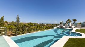 Villa for sale in Aloha, Nueva Andalucia