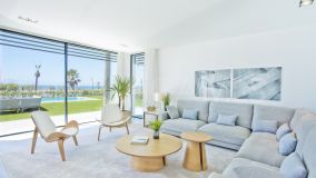 Villa zu verkaufen in Beach Side New Golden Mile, Estepona
