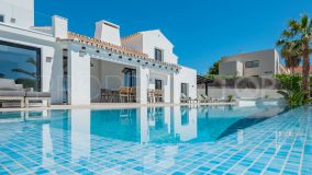 Villa con 6 dormitorios a la venta en Marbella Hill Club