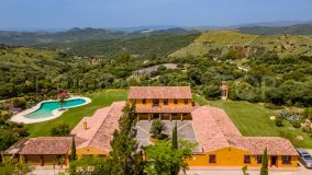 Cortijo for sale in Casares with 10 bedrooms