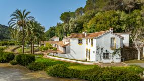 Cortijo for sale in Casares with 8 bedrooms
