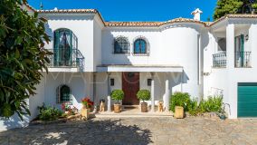 Villa for sale in Los Reales - Sierra Estepona, Altos de Estepona