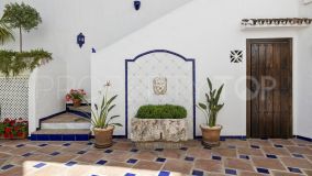 Town house for sale in Nueva Andalucia with 4 bedrooms