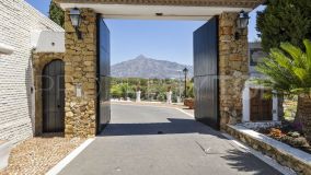 Town house for sale in Nueva Andalucia with 4 bedrooms