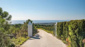 For sale 4 bedrooms country house in Altos de Estepona
