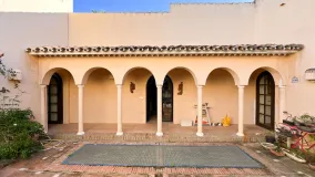 Buy Estepona 4 bedrooms villa