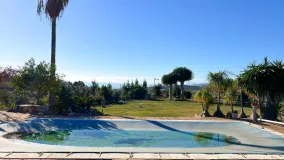 Buy Estepona 4 bedrooms villa