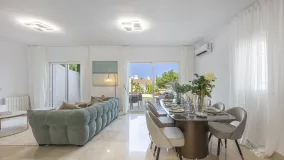 Se vende adosado con 2 dormitorios en Marbella