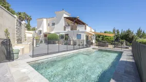 Estepona, villa con 6 dormitorios a la venta