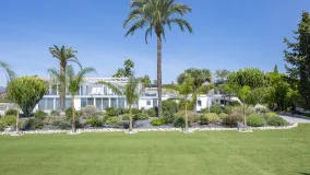 Villa con 7 dormitorios en venta en Elviria