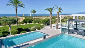 Villa con 7 dormitorios en venta en Elviria