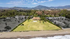Villa en venta de 4 dormitorios en Guadalmina Baja