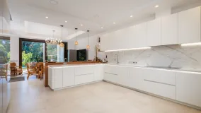 For sale villa in Estepona