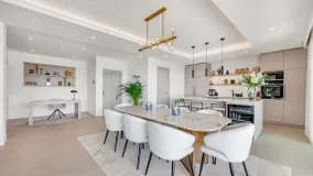 Villa for sale in Estepona with 6 bedrooms