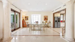 Se vende villa en Los Arqueros de 6 dormitorios