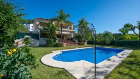 Se vende villa en Los Arqueros de 6 dormitorios