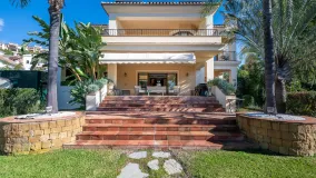 Se vende villa en Los Arqueros de 6 dormitorios