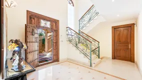 Se vende villa en Los Arqueros de 6 dormitorios
