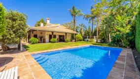 Comprar casa con 4 dormitorios en Guadalmina Alta