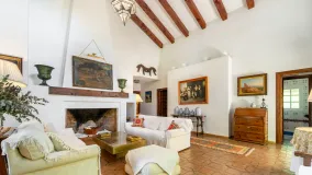 Comprar casa con 4 dormitorios en Guadalmina Alta