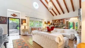 Comprar casa con 4 dormitorios en Guadalmina Alta