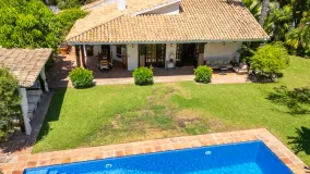 Comprar casa con 4 dormitorios en Guadalmina Alta