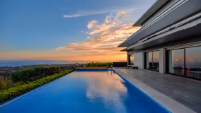 Villa for sale in Los Altos de los Monteros