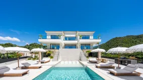 Se vende villa de 8 dormitorios en Monte Mayor