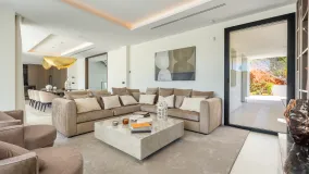 Se vende villa de 8 dormitorios en Monte Mayor