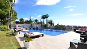 Villa for sale in Elviria with 8 bedrooms