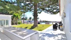 Villa for sale in Elviria with 8 bedrooms