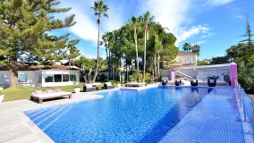 Villa for sale in Elviria with 8 bedrooms
