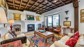 Villa a la venta de 7 dormitorios en Elviria