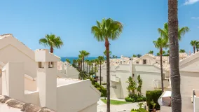 Adosado en venta en Marbella Este con 3 dormitorios