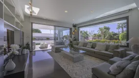 Comprar villa con 4 dormitorios en Marbella Montaña